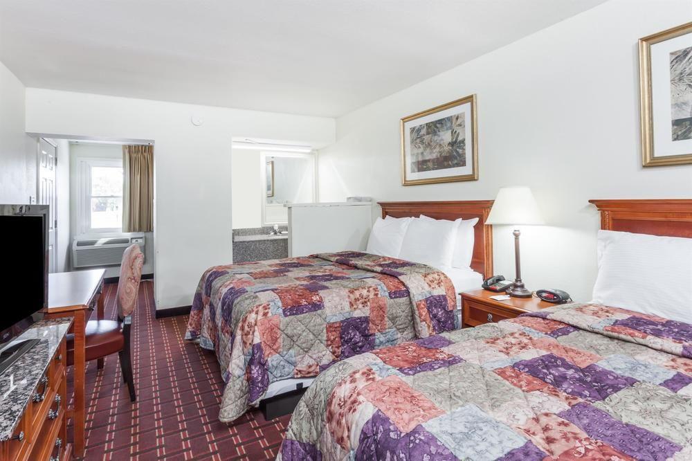 Rodeway Inn Cadiz Exteriér fotografie